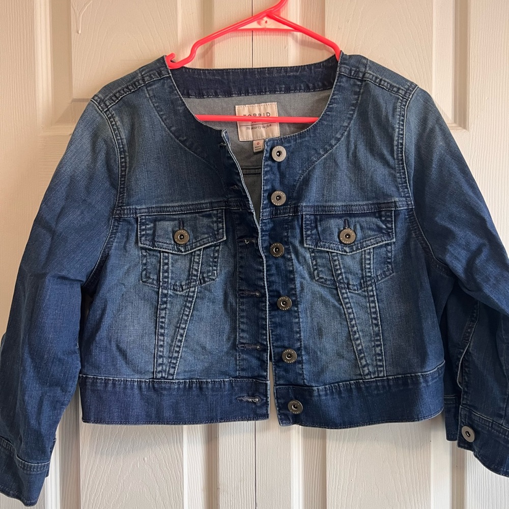 Cropped denim jacket